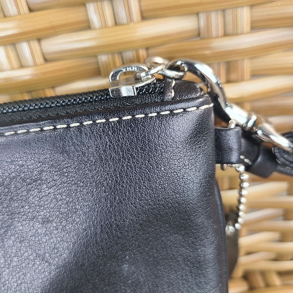 Coach Soho Black Leather Wristlet Clutch Bag Purse Buckle Detail Small - Picture 14 of 14